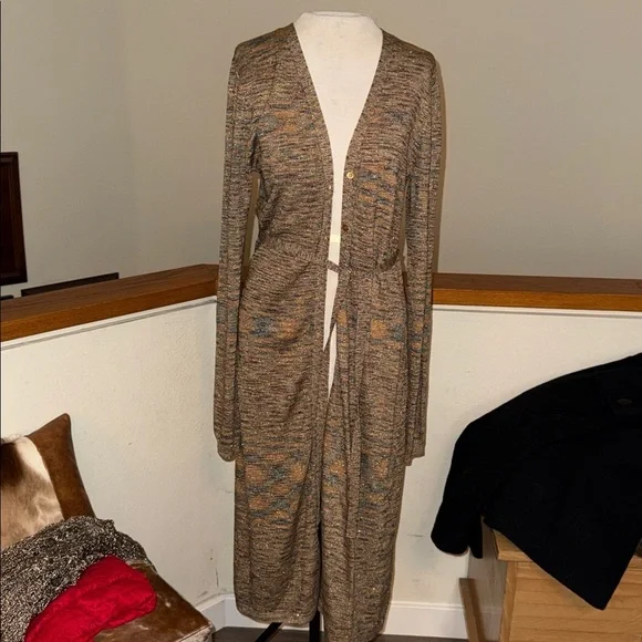 BCBGMaxAzria Shimmering Gold Knit dress - Picture 5 of 12